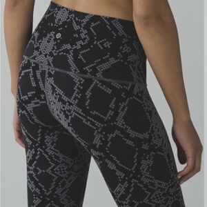 Lululemon Wunder Under Simply Ziggy snake Leggings size 8